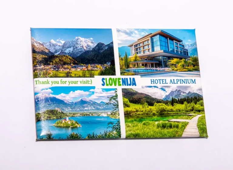 Personaliziran hotelski magnet s panoramo alpskega hotela