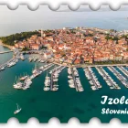 Foto magnet Izola – motiv v slogu poštne znamke s panoramskim razgledom na obalno mesto, magnet pravokotnik 78x54 mm