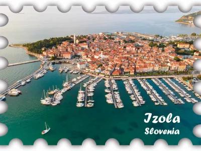 Foto magnet Izola – motiv v slogu poštne znamke s panoramskim razgledom na obalno mesto, magnet pravokotnik 78x54 mm