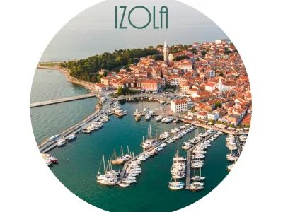 Foto magnet Izola – okrogel magnet z motivom obalnega mesta, magnet 75 mm